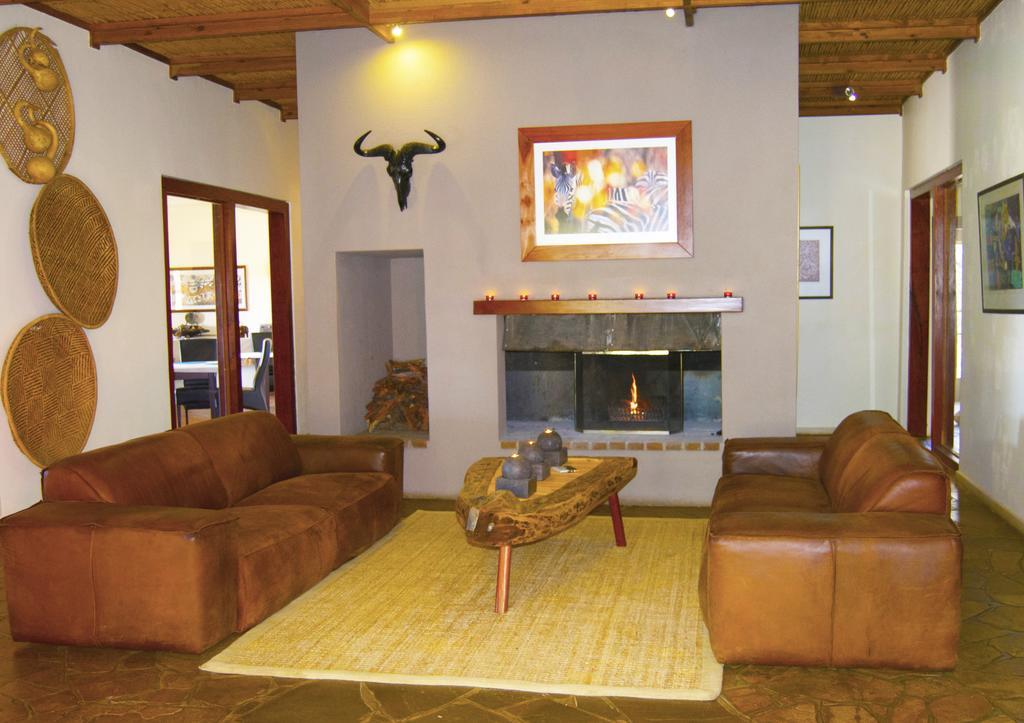 Auas Safari Lodge Виндхук Экстерьер фото