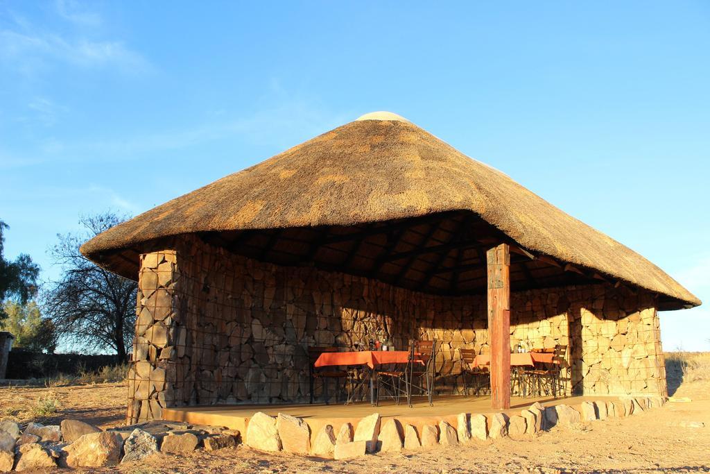 Auas Safari Lodge Виндхук Экстерьер фото