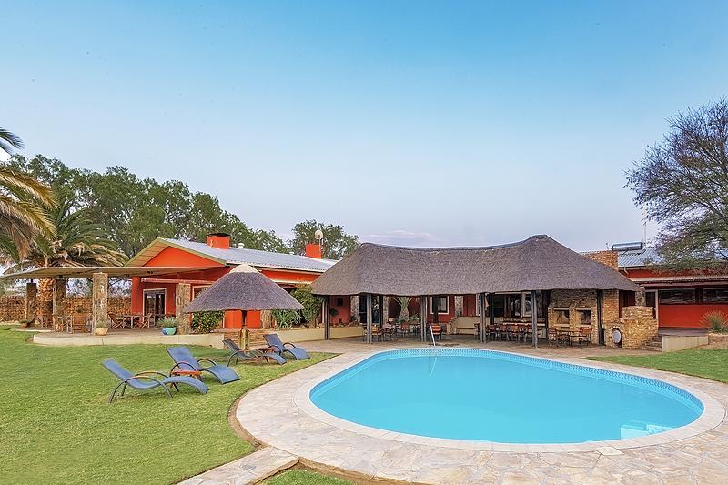 Auas Safari Lodge Виндхук Экстерьер фото