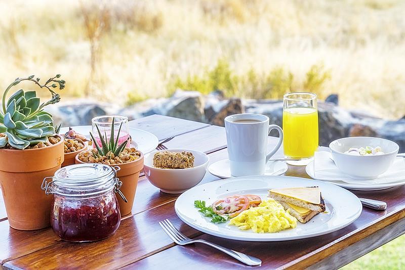 Auas Safari Lodge Виндхук Экстерьер фото